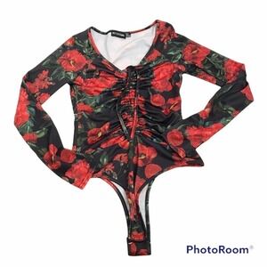 Pretty Little Thing all over floral print ruched bodysuit size 2